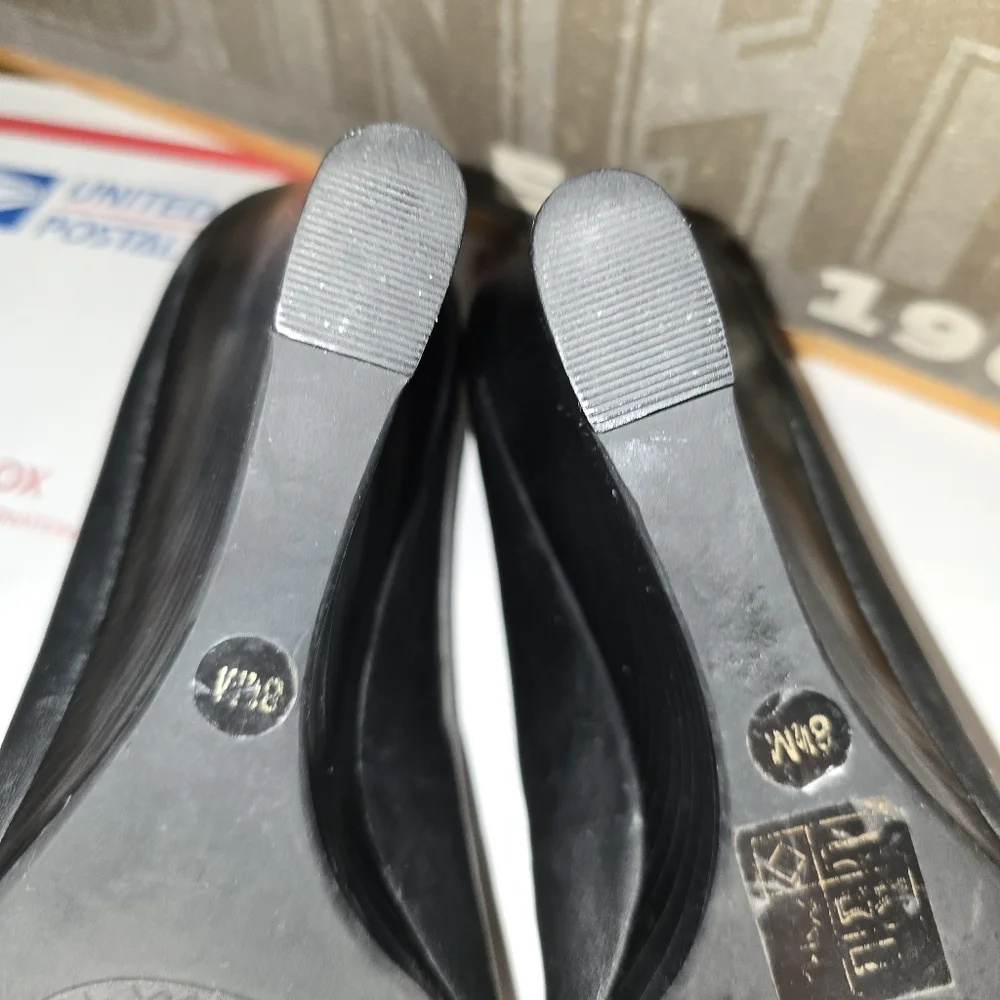 Tory Burch black leather platform heels size 8.5